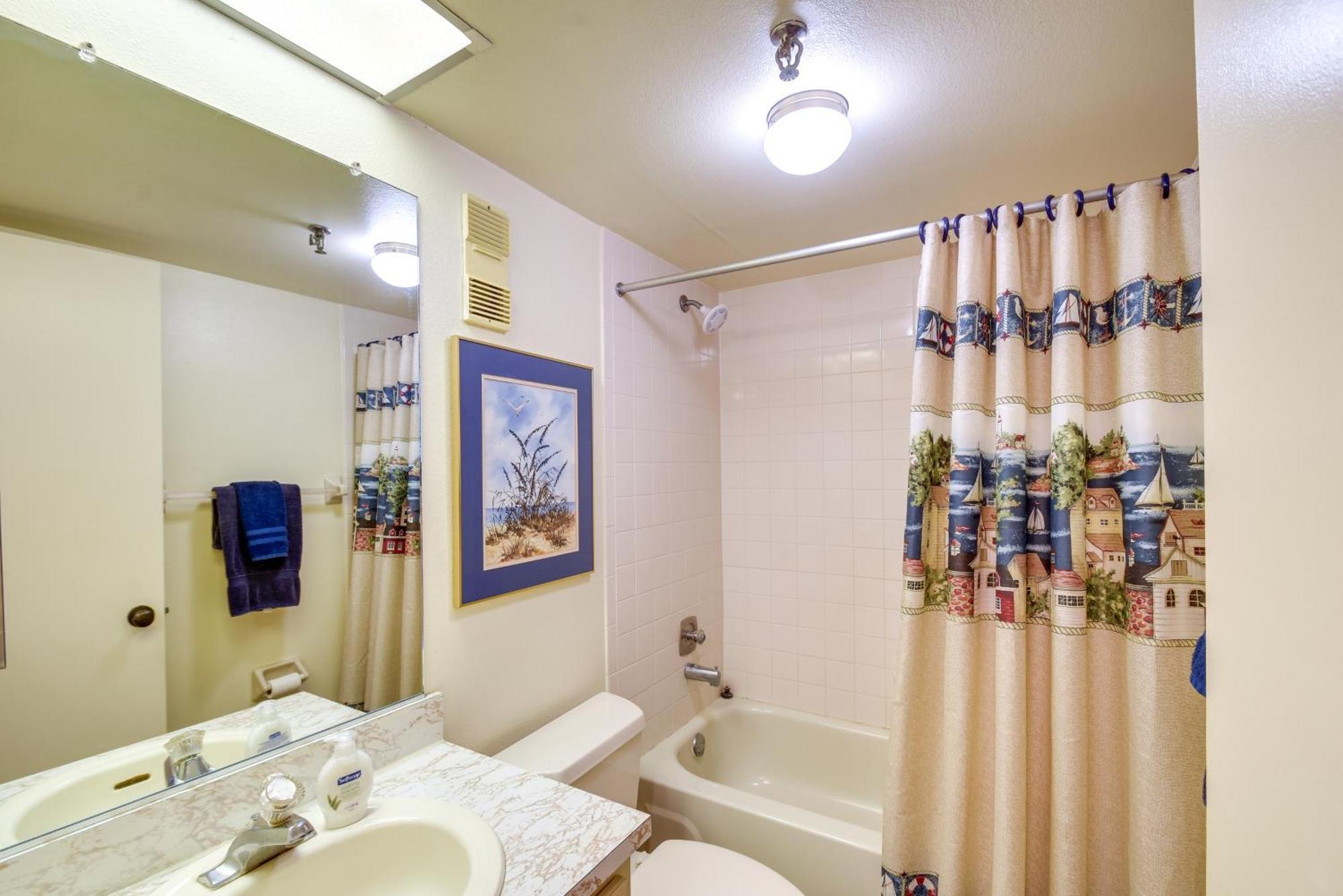 Coastal Condo With Balcony Walk To Madeira Beach! 圣徒皮特海滩 外观 照片