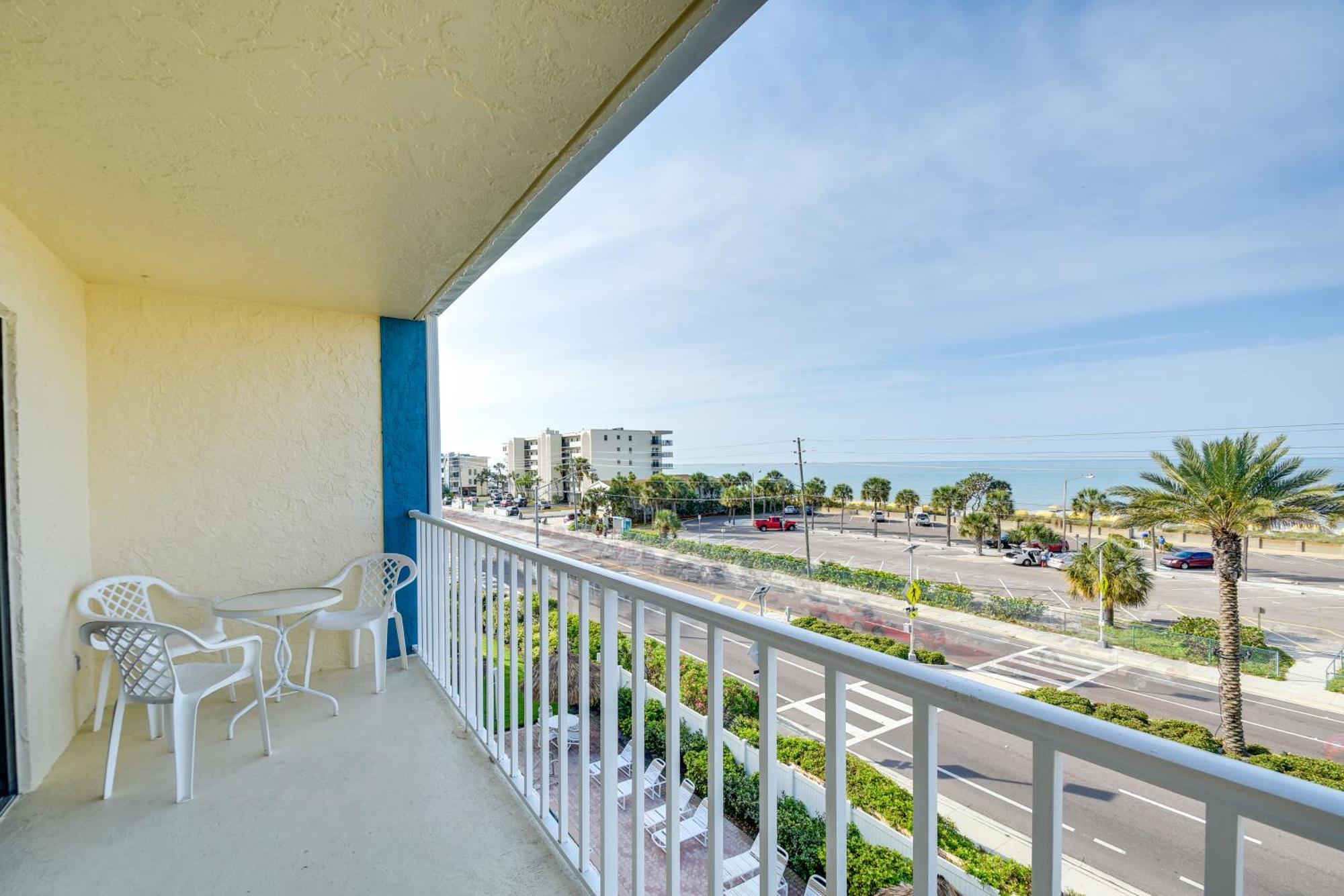 Coastal Condo With Balcony Walk To Madeira Beach! 圣徒皮特海滩 外观 照片