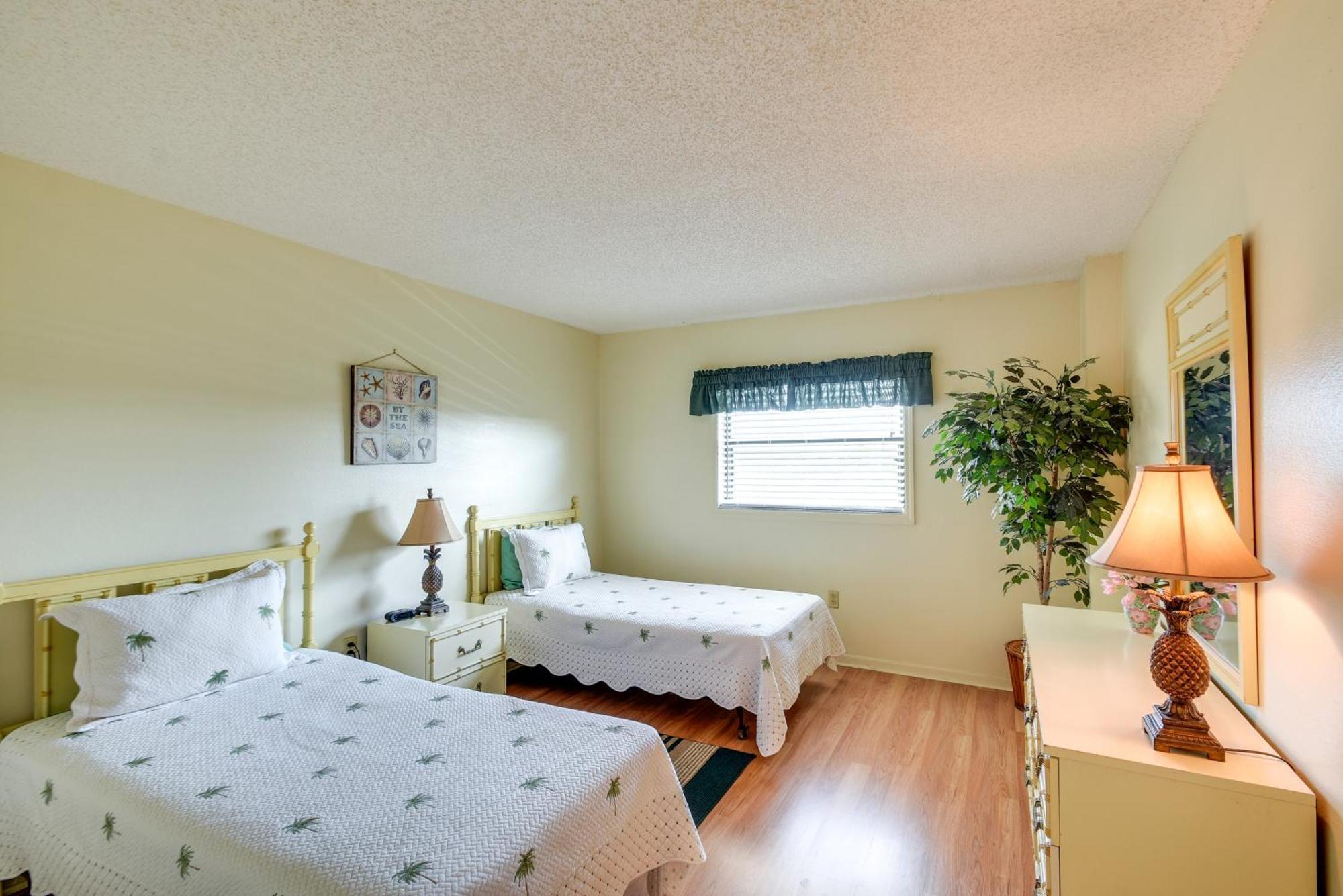 Coastal Condo With Balcony Walk To Madeira Beach! 圣徒皮特海滩 外观 照片