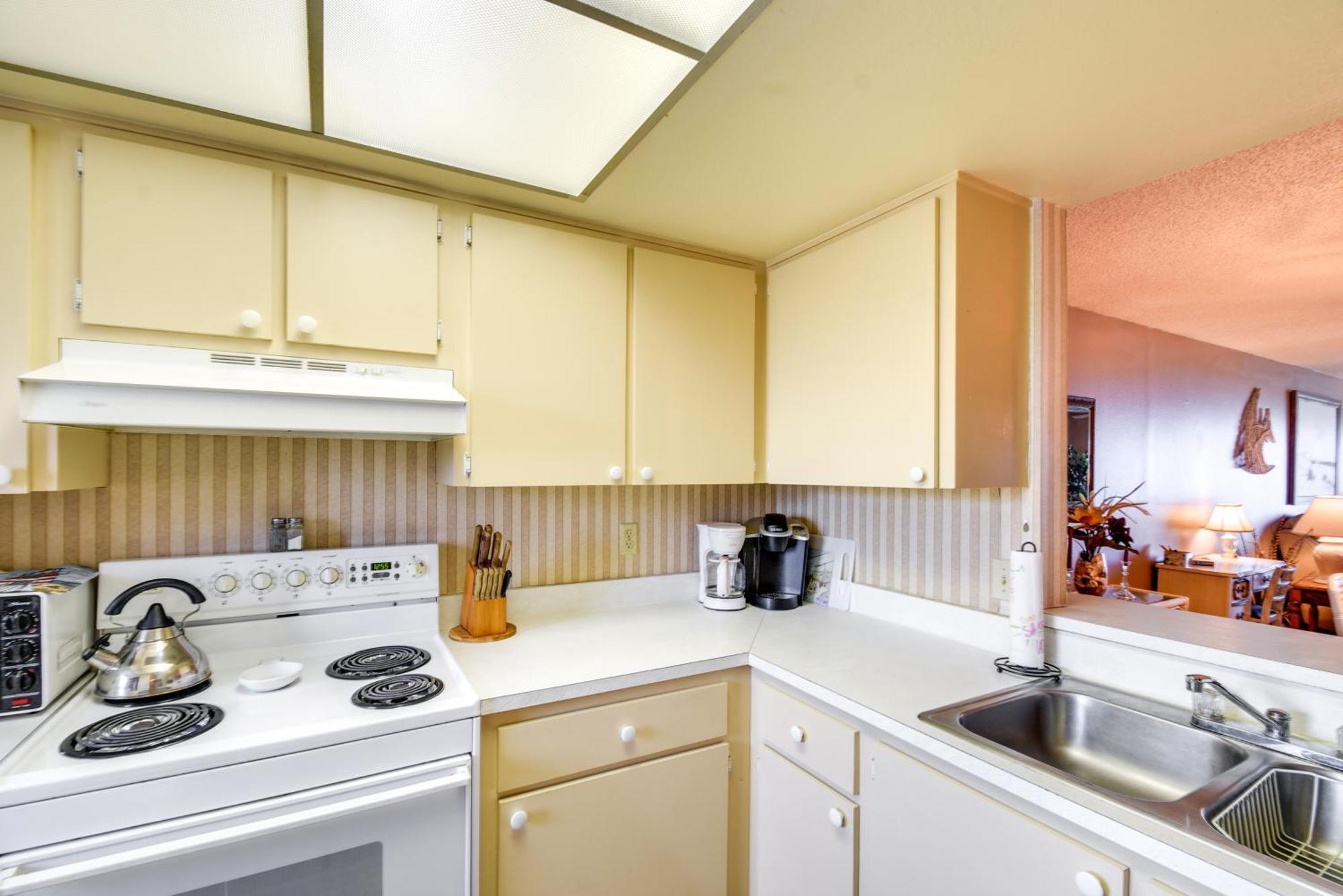 Coastal Condo With Balcony Walk To Madeira Beach! 圣徒皮特海滩 外观 照片