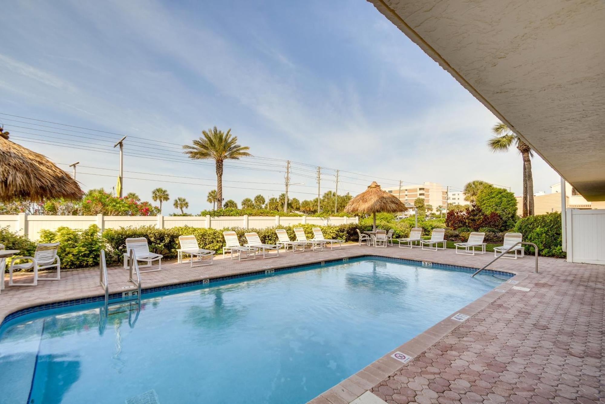 Coastal Condo With Balcony Walk To Madeira Beach! 圣徒皮特海滩 外观 照片